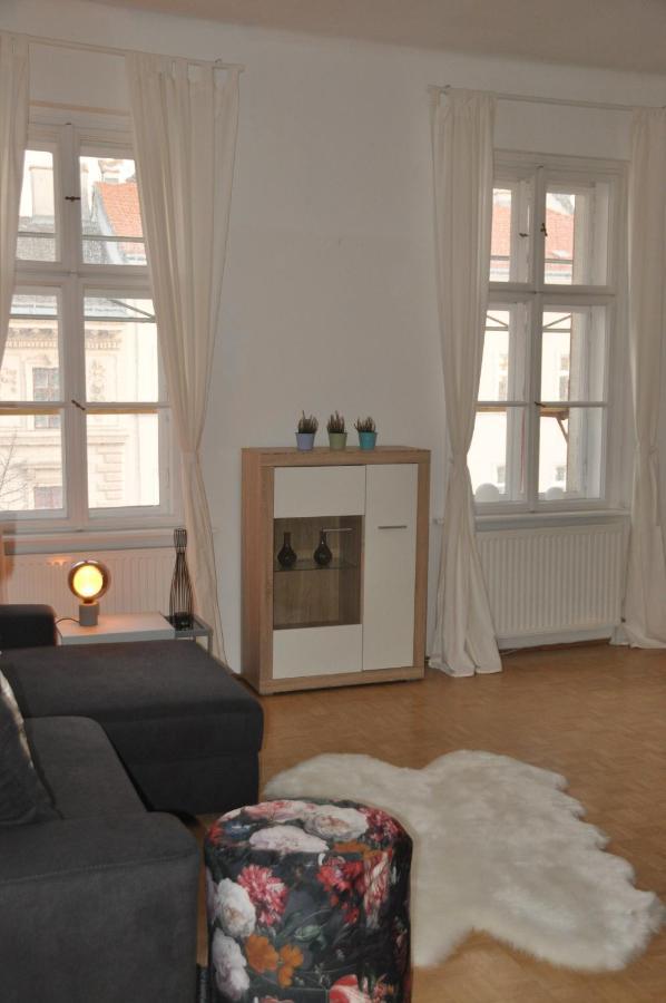 Wunderschone Altbauwohnung In Zentraler Lage Wien Εξωτερικό φωτογραφία